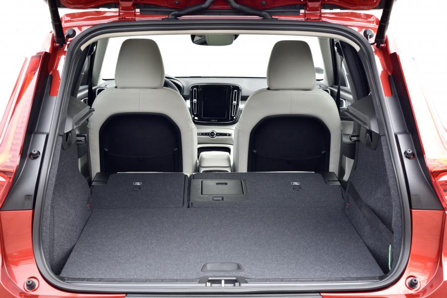 Багажник Volvo XC40 T5 Plug-in Hybrid 2019 года  (WW) (фото 4 из 24)